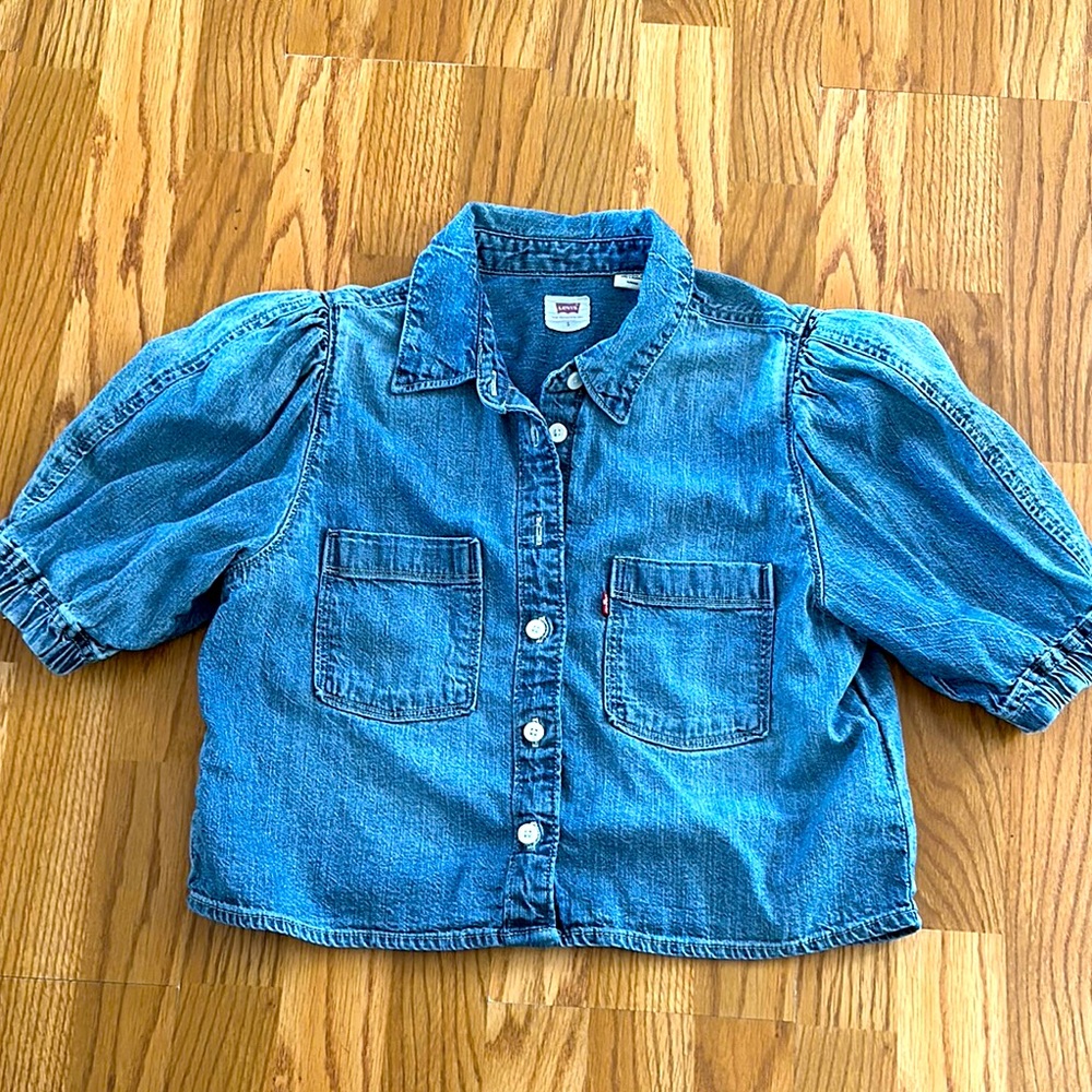 Levi’s crop button down